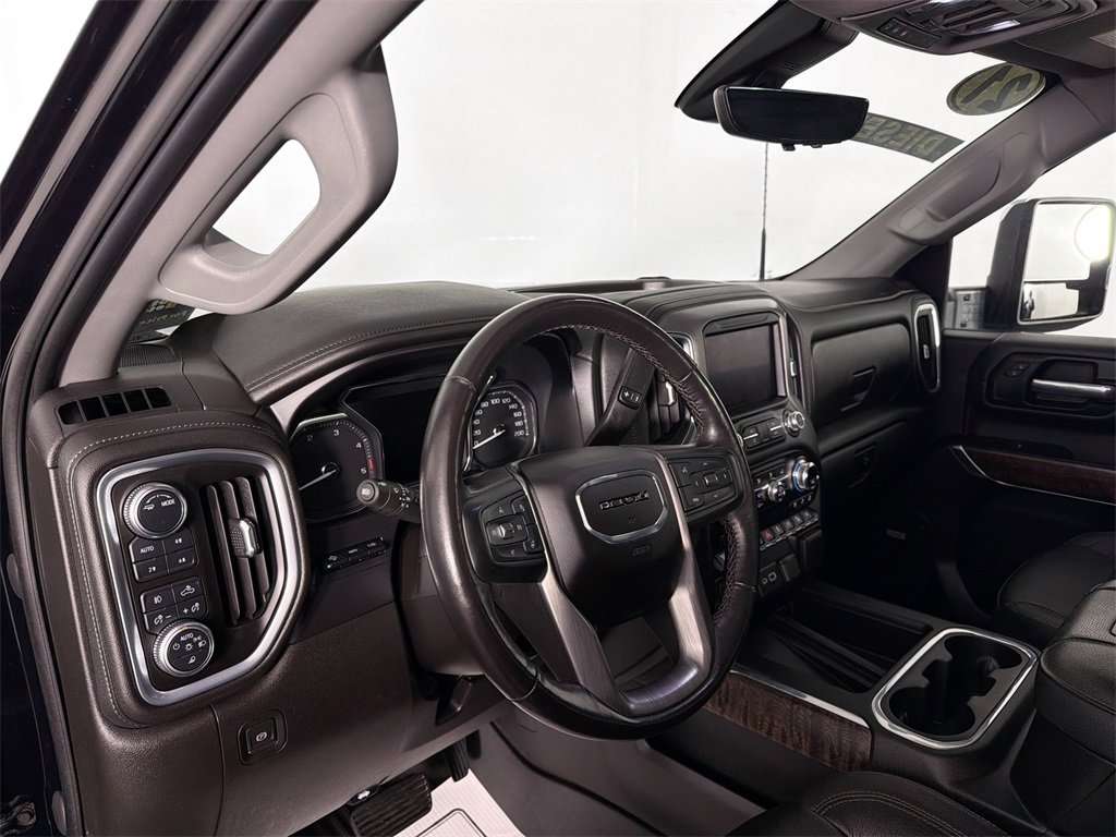 Used 2021 GMC Sierra 2500 Denali w/ Denali Black Diamond Edition image 9