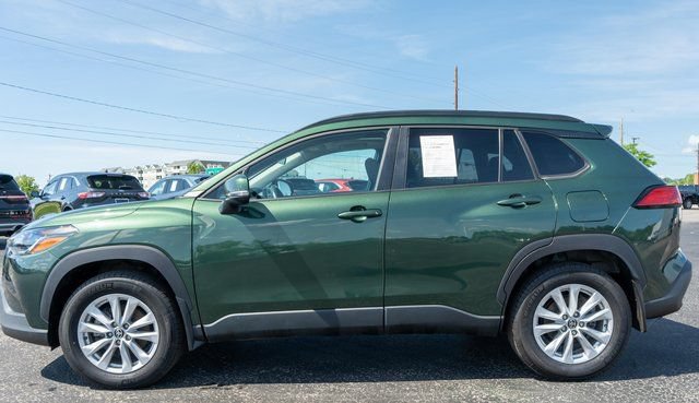 Used 2023 Toyota Corolla Cross LE w/ Moonroof Package AWD/4WD image 9
