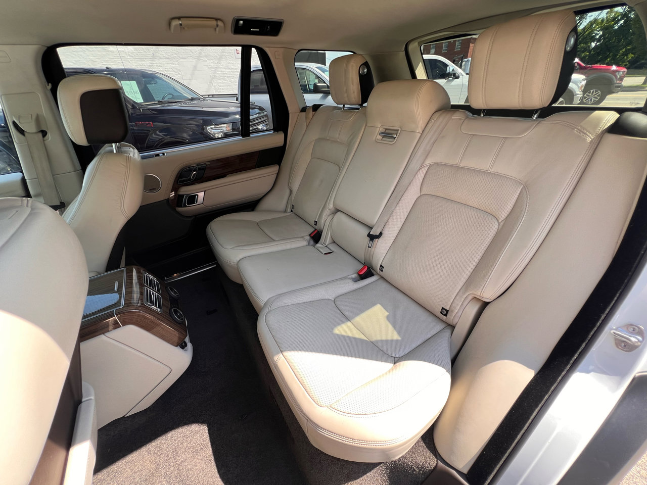 Used 2018 Land Rover Range Rover Long Wheelbase Supercharged image 18