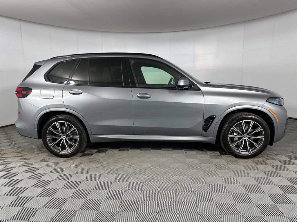 Certified 2025 BMW X5 xDrive40i w/ M Sport Package AWD/4WD image 31