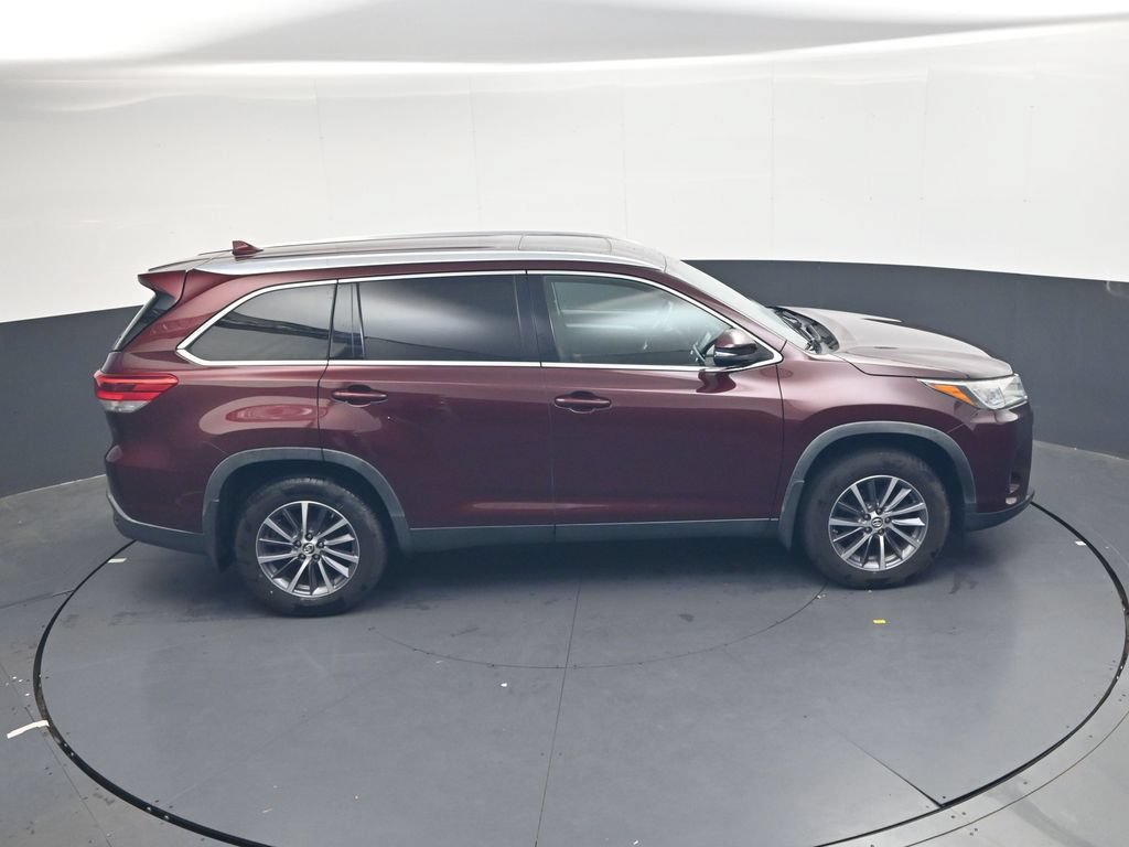 Used 2019 Toyota Highlander XLE AWD/4WD image 33