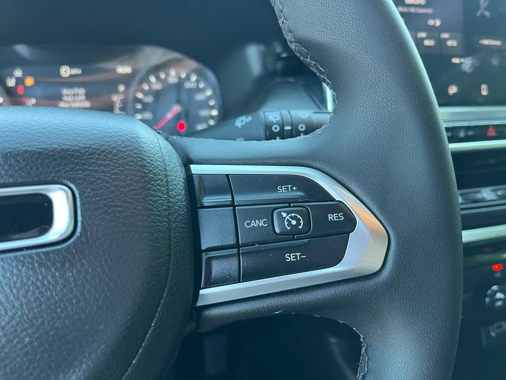 Used 2025 Jeep Compass Latitude w/ Altitude Special Edition image 30