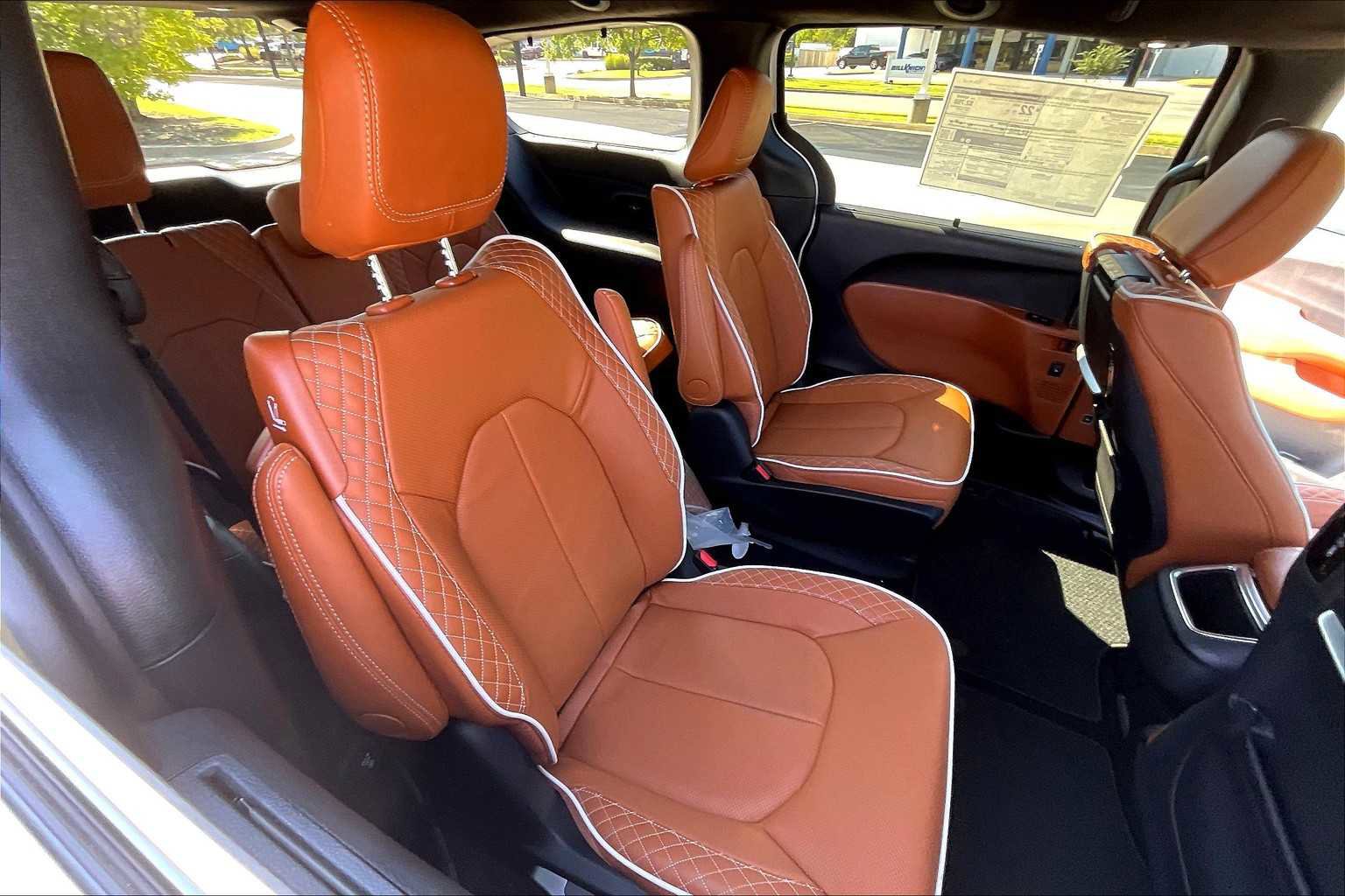 New 2026 Chrysler Pacifica Pinnacle image 21