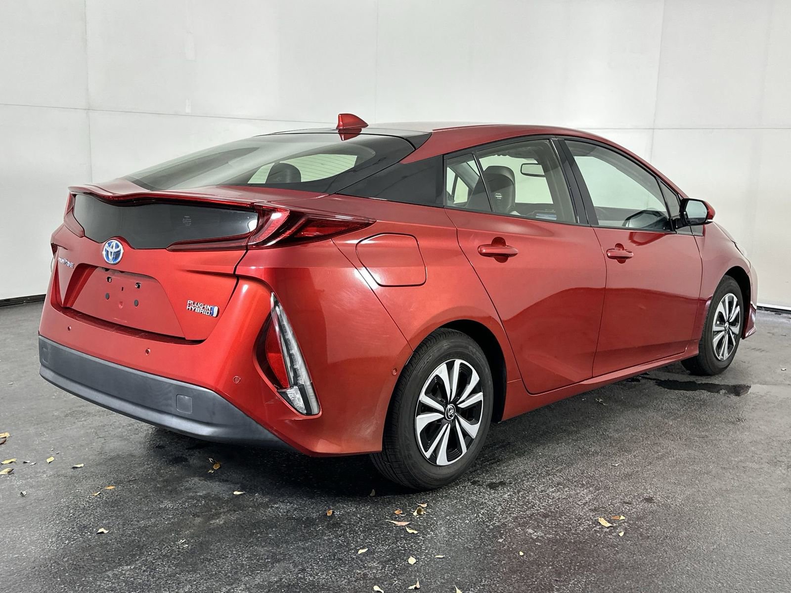 Used 2018 Toyota Prius Prime Advanced w/ Carpet Mat Package image 8
