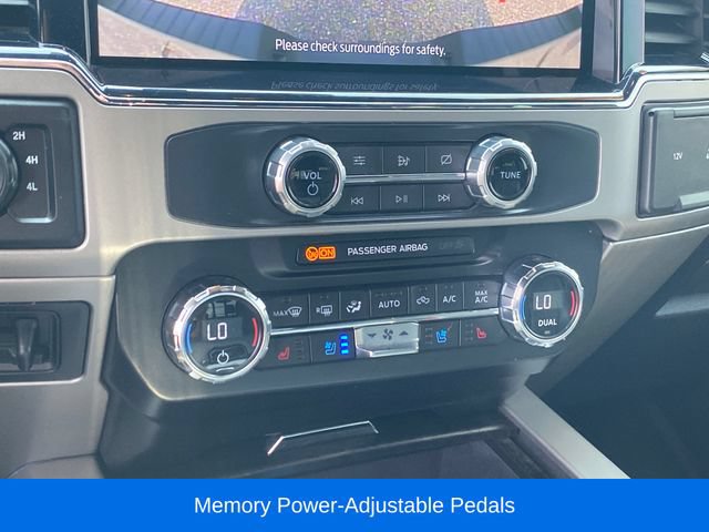 Used 2022 Ford F250 Lariat w/ Black Appearance Package AWD/4WD image 13
