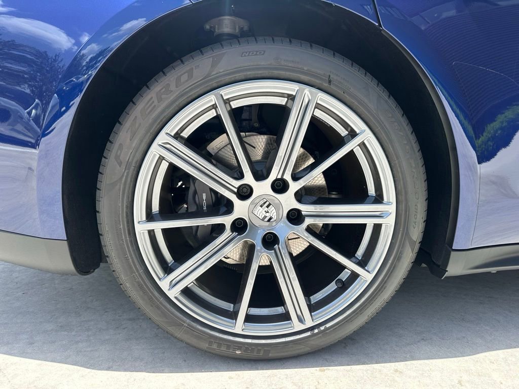 Used 2025 Porsche Panamera image 38