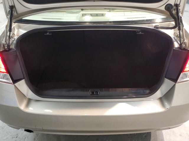 Used 2014 Subaru Legacy 2.5i Limited w/ Moonroof Package AWD/4WD image 6