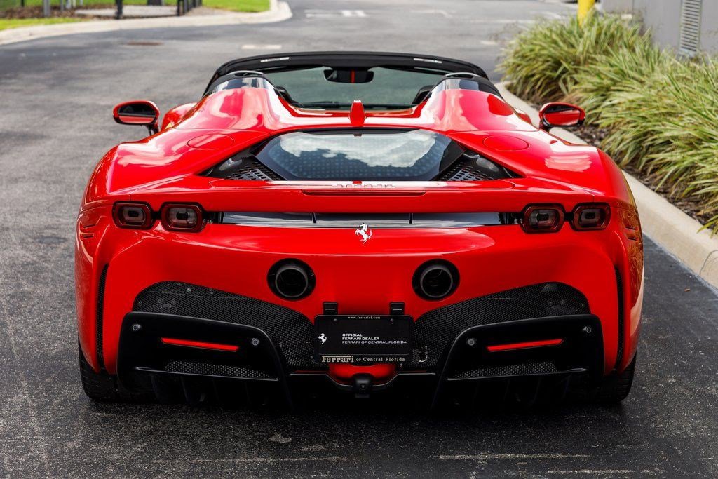 Used 2022 Ferrari SF90 Spider image 5