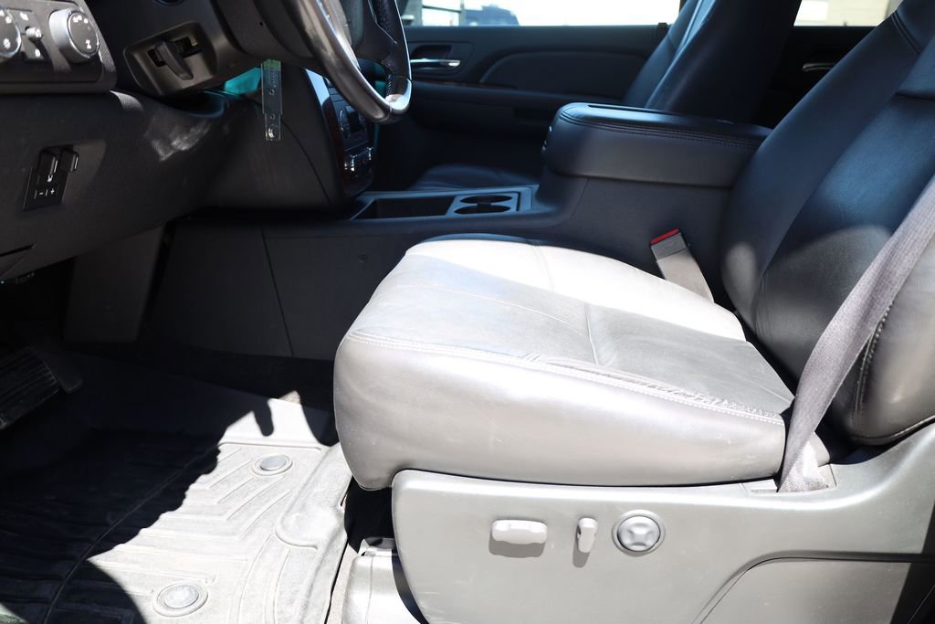 Used 2008 Chevrolet Silverado 2500 LTZ w/ Safety Package AWD/4WD image 11
