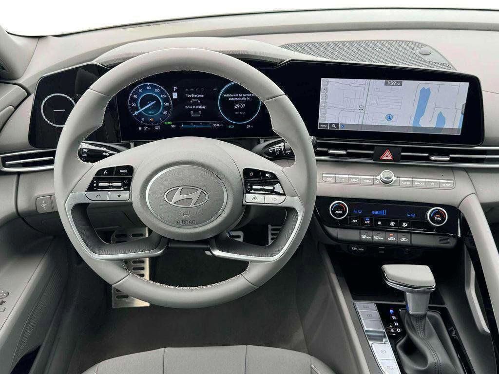 New 2025 Hyundai Elantra SEL image 17