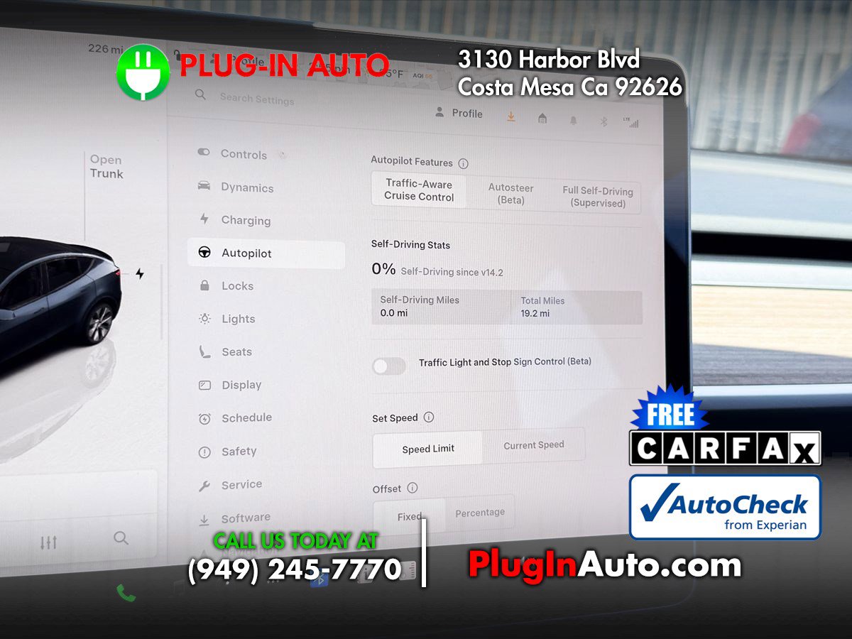 Used 2024 Tesla Model Y Long Range AWD/4WD image 26