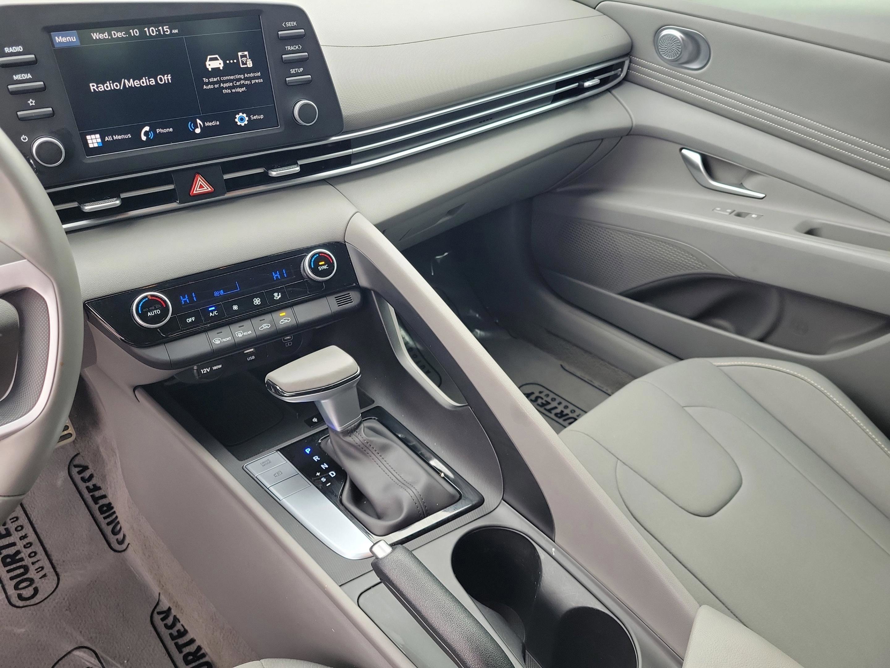 Certified 2025 Hyundai Elantra Sport image 30