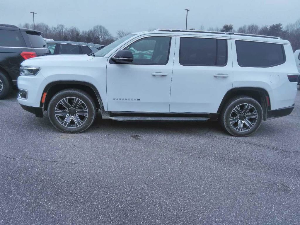 Used 2024 Jeep Wagoneer Series II w/ Flexible Seating Group image 4