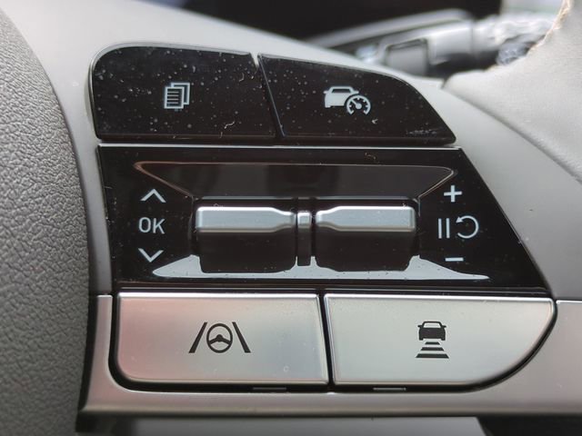 Certified 2025 Hyundai Elantra SEL FWD image 31