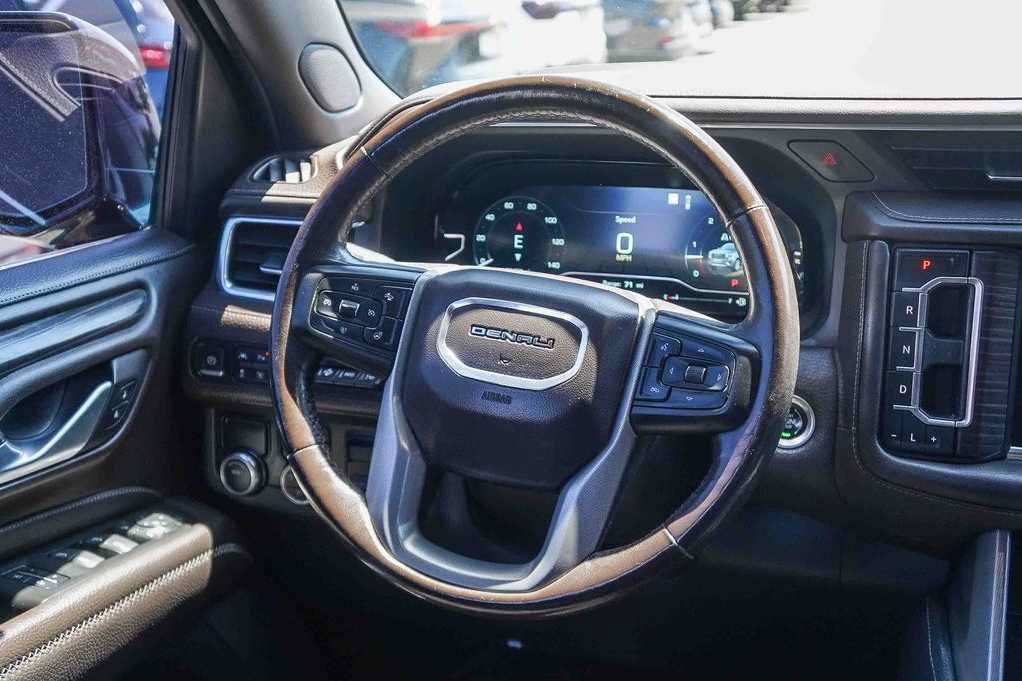 Used 2022 GMC Yukon XL Denali w/ Denali Premium Package RWD image 15