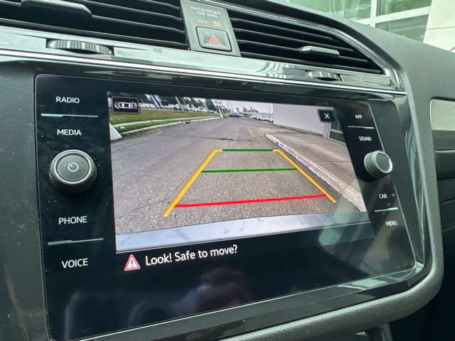 Used 2021 Volkswagen Tiguan SE w/ Panoramic Sunroof Package AWD/4WD image 12