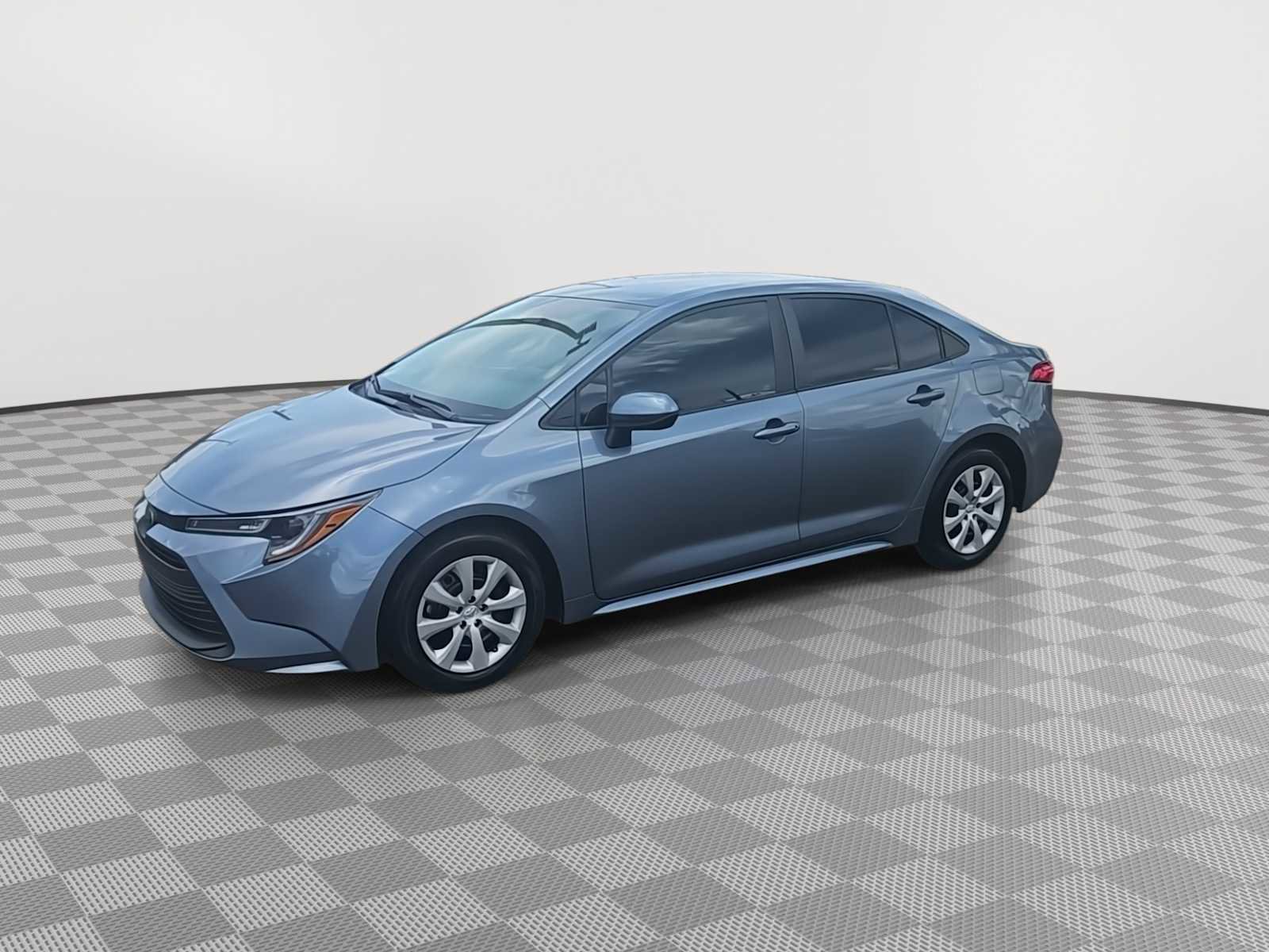 Used 2023 Toyota Corolla LE FWD image 4