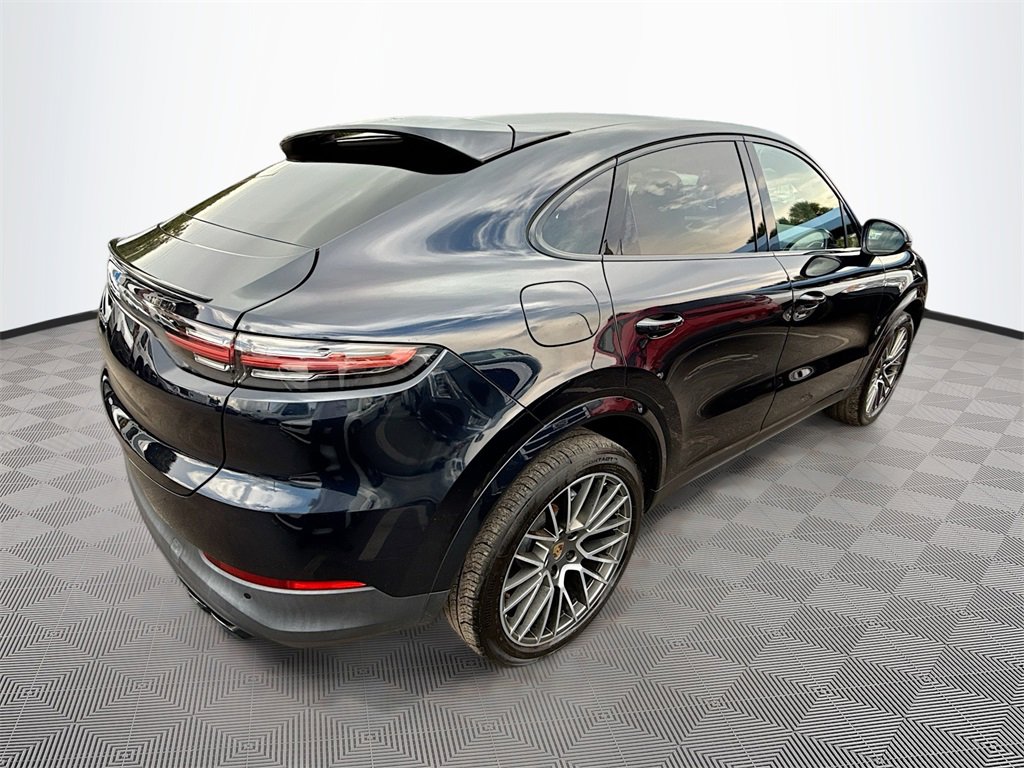 Used 2022 Porsche Cayenne Platinum Edition image 8