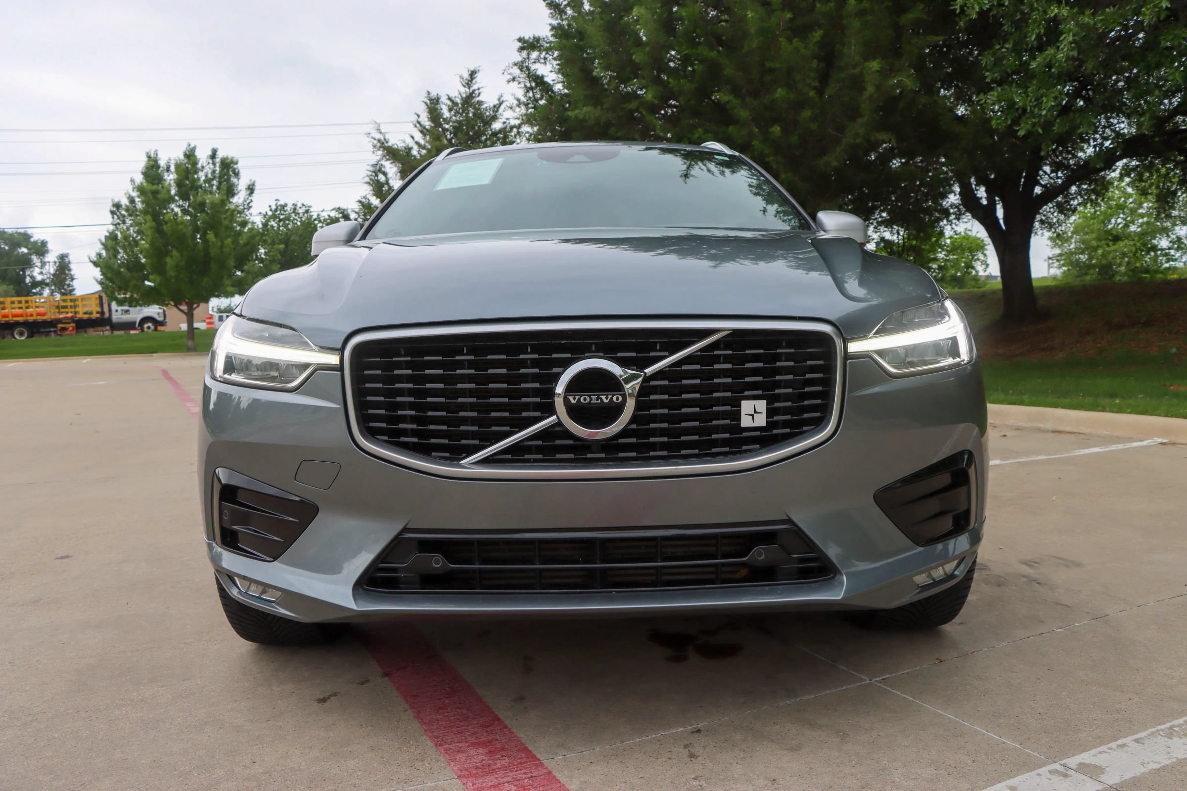 Used 2018 Volvo XC60 T5 R-Design w/ Convenience Package AWD/4WD image 2