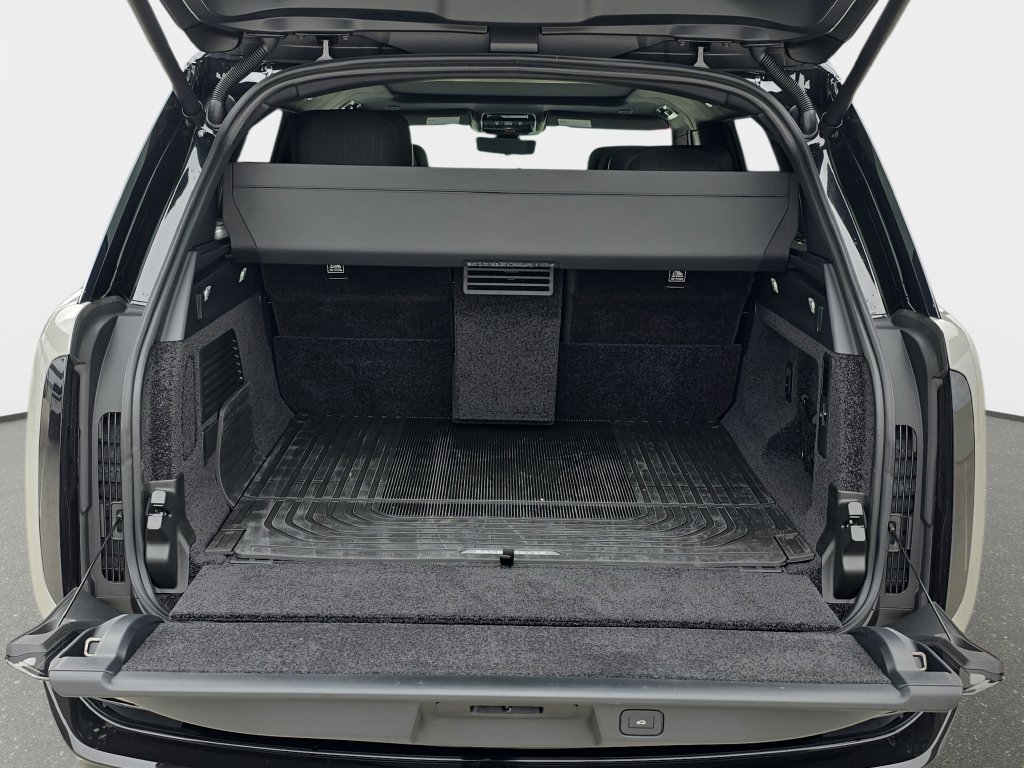 New 2025 Land Rover Range Rover SV AWD/4WD image 12
