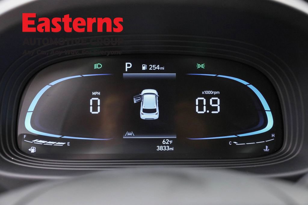 Used 2025 Hyundai Venue SE image 18