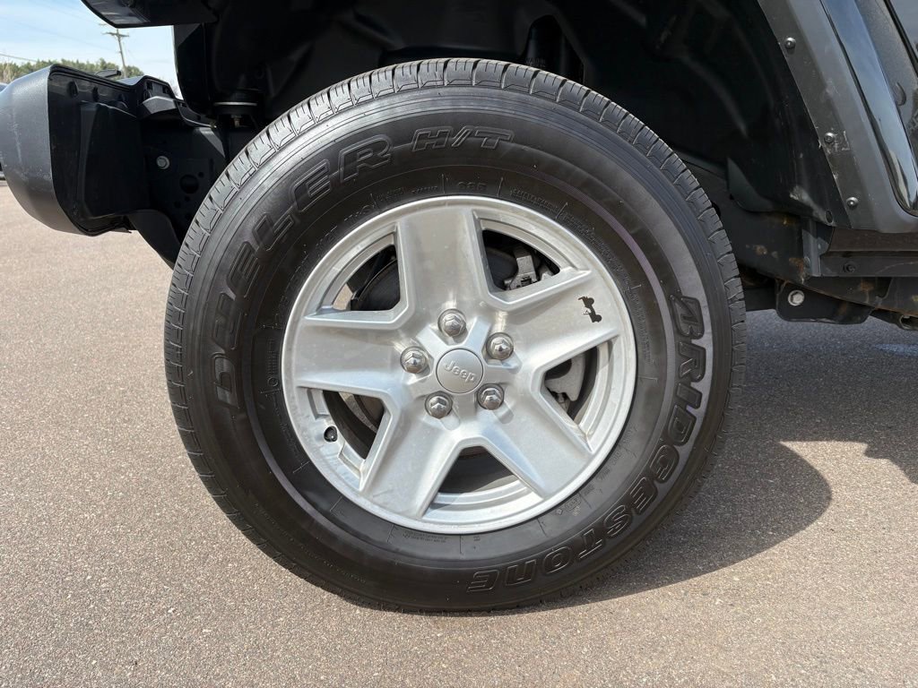 Used 2022 Jeep Gladiator Sport image 10