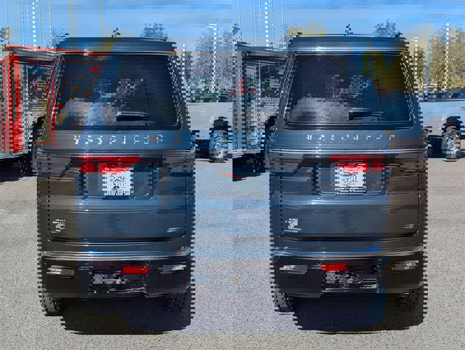 Used 2023 Jeep Wagoneer Series III w/ Preferred Equipment Group image 5