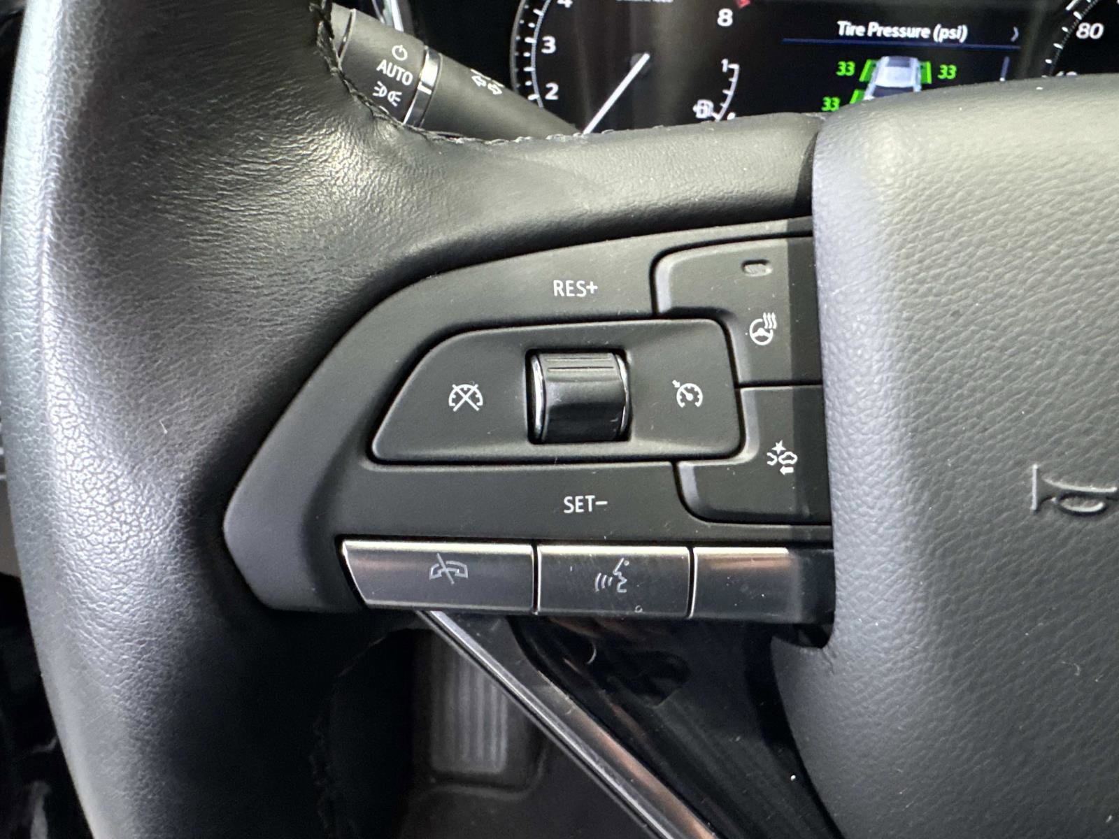 Used 2025 Cadillac XT6 Premium Luxury image 32