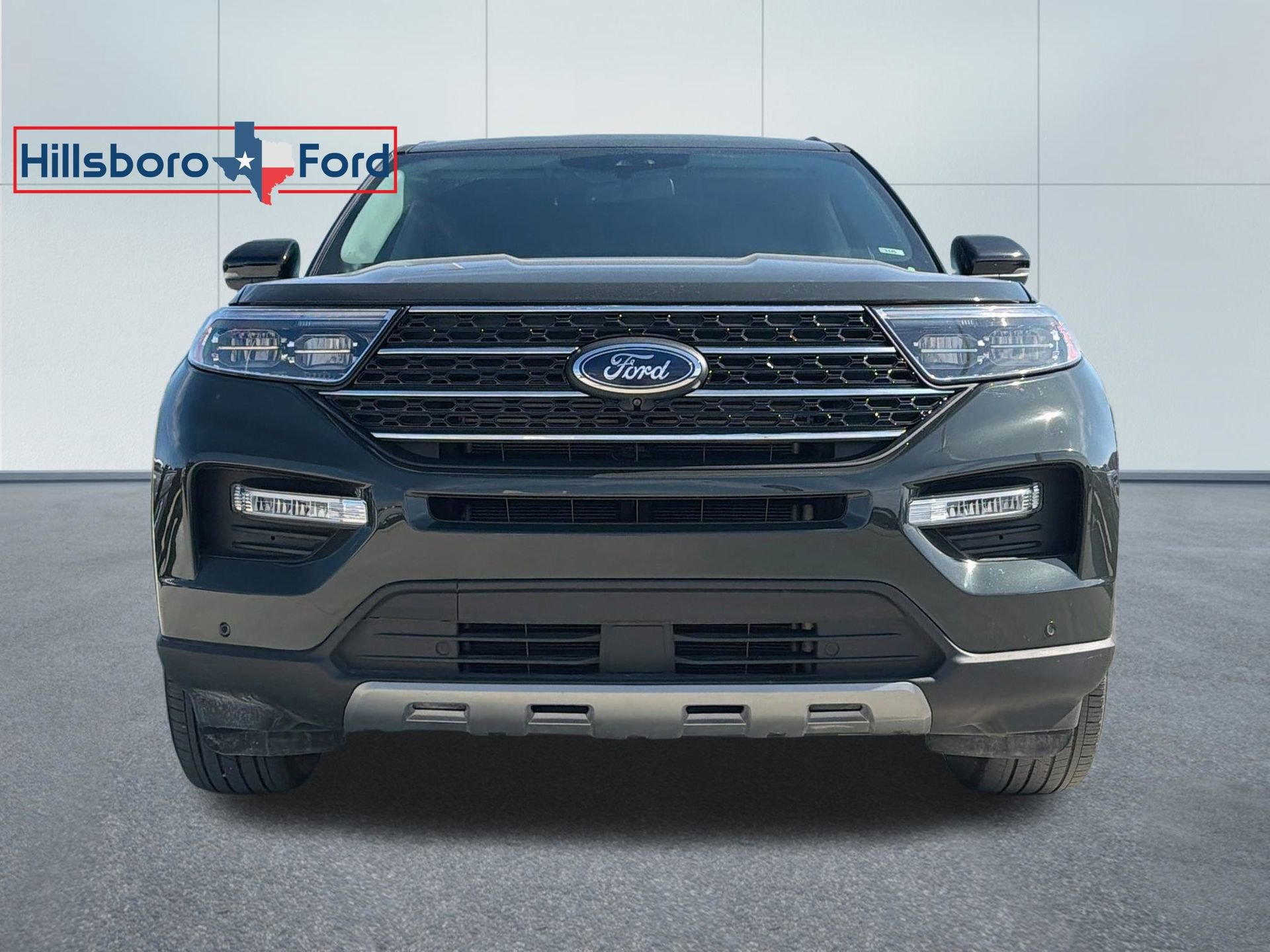 Used 2024 Ford Explorer XLT w/ Equipment Group 202A AWD/4WD image 2