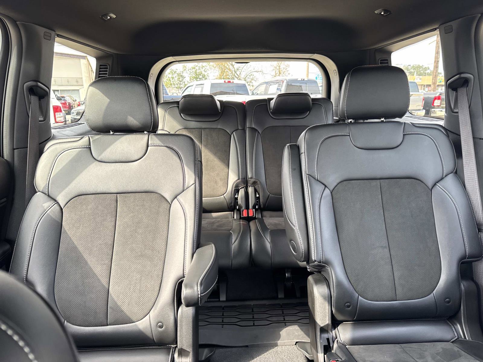 Used 2025 Jeep Grand Cherokee L Altitude image 9