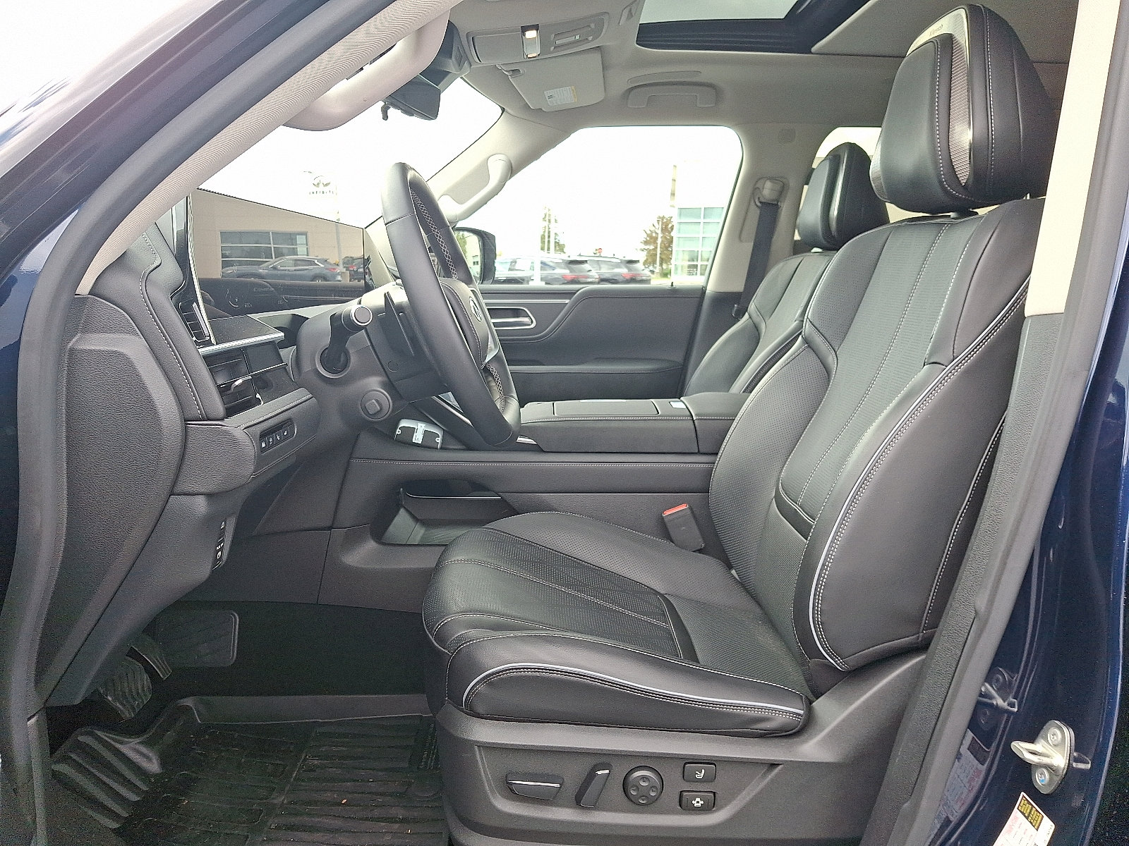 Certified 2025 INFINITI QX80 Sensory image 12