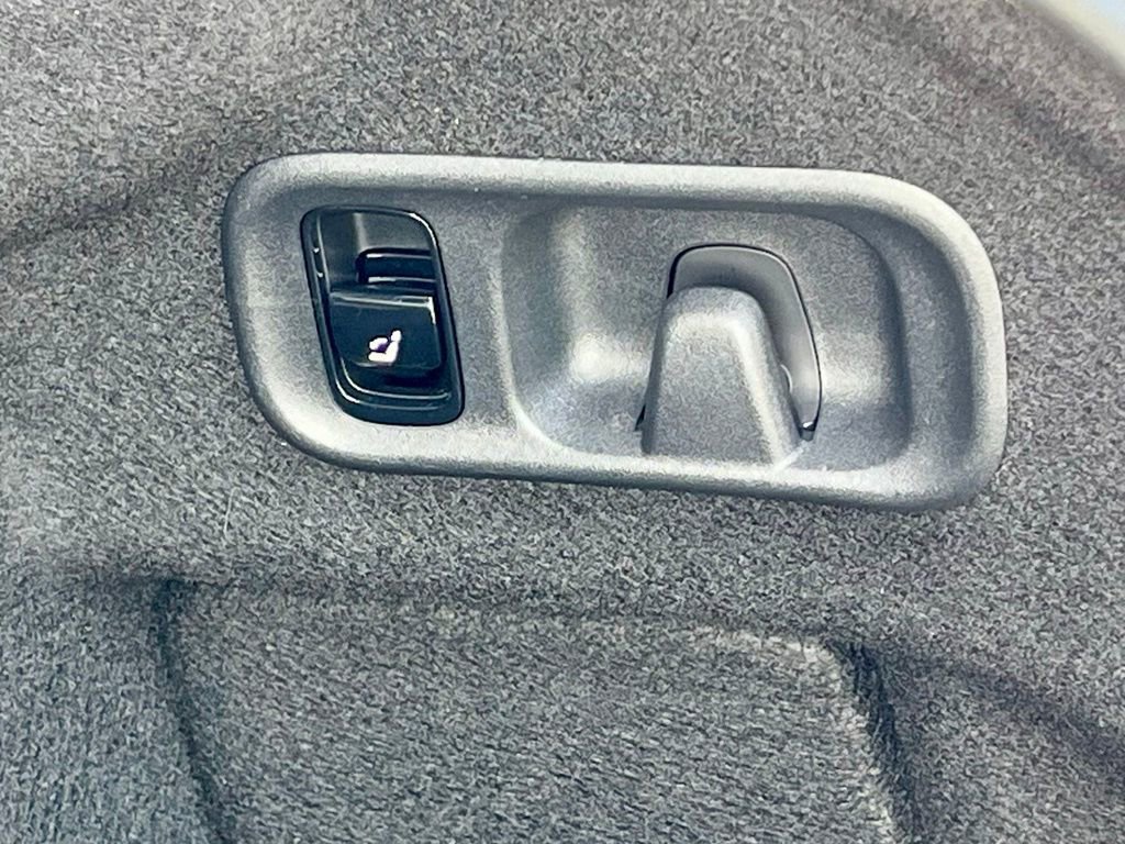Certified 2023 Mercedes-Benz C 300 4MATIC Sedan image 39