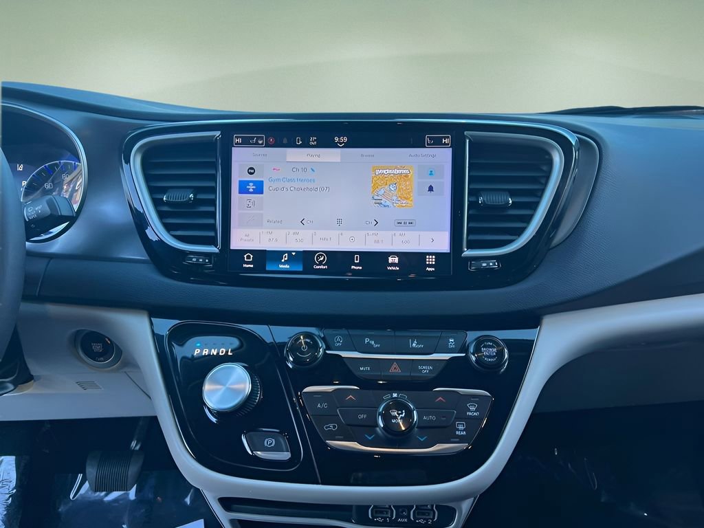 Used 2024 Chrysler Pacifica Touring-L image 12