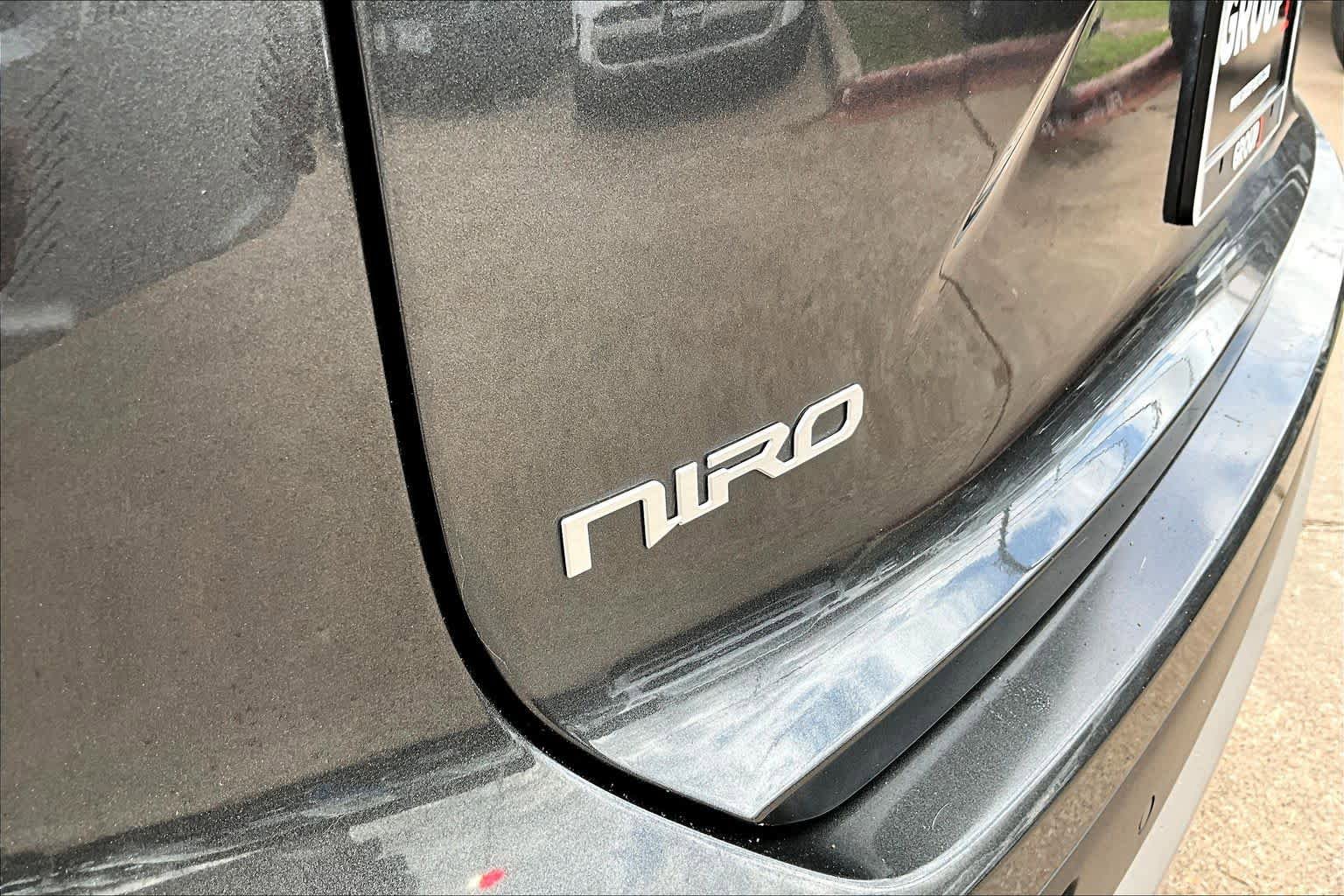 Used 2023 Kia Niro EX image 30