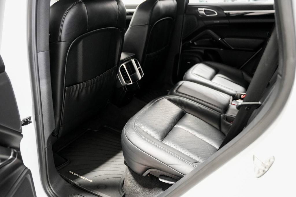 Used 2015 Porsche Cayenne S image 30