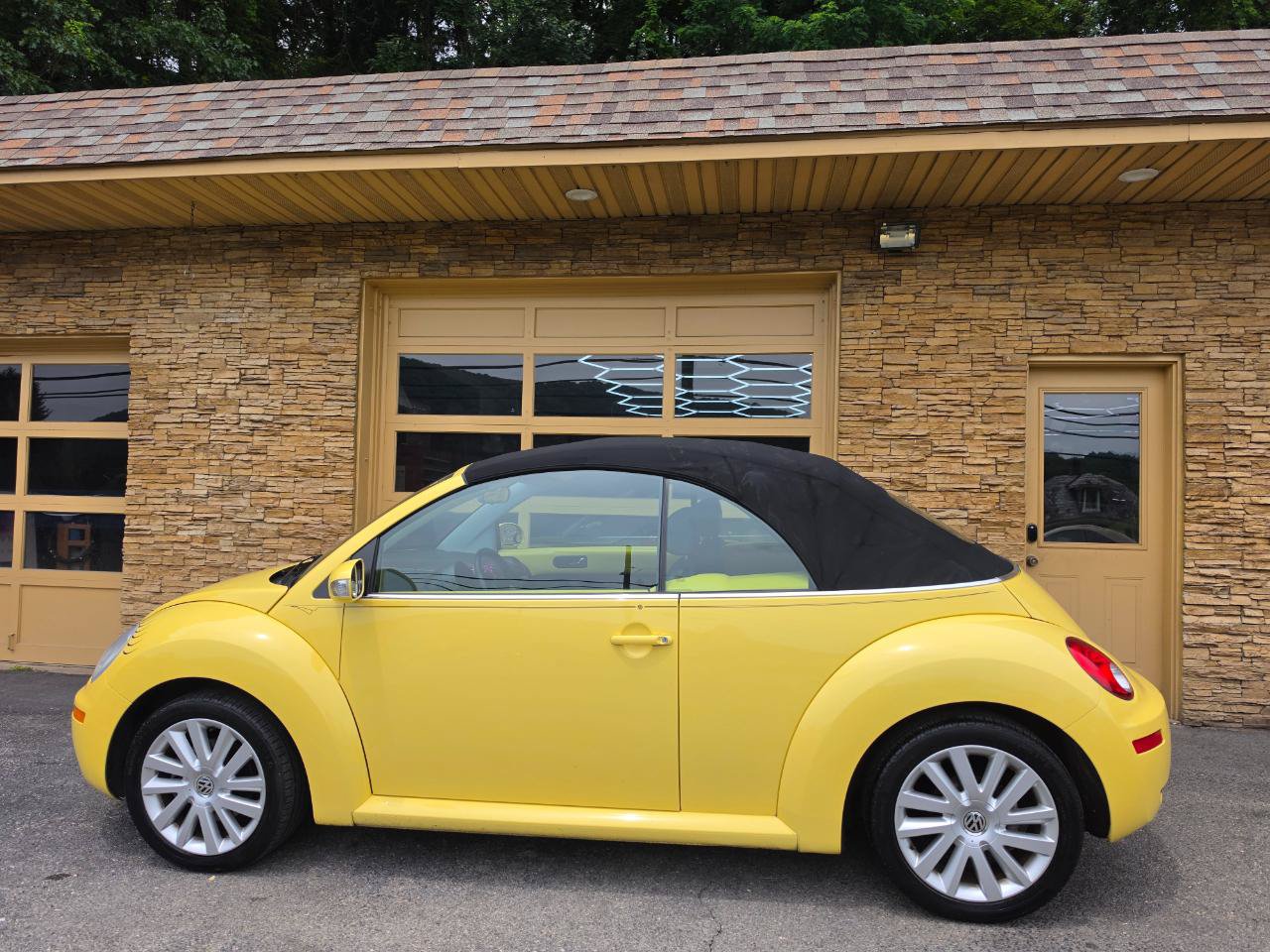 Used 2008 Volkswagen Beetle SE FWD image 67