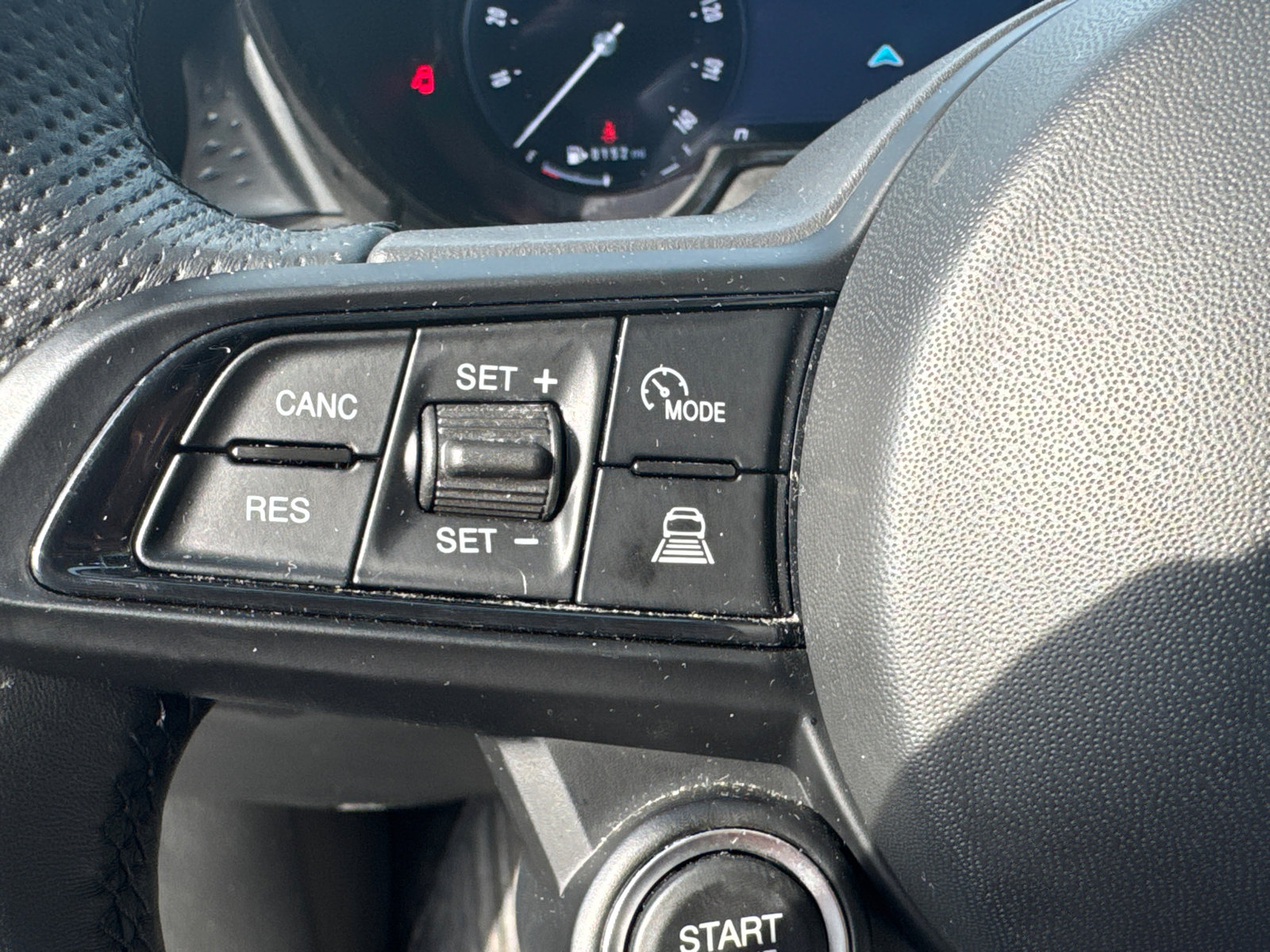 Used 2025 Alfa Romeo Tonale image 32