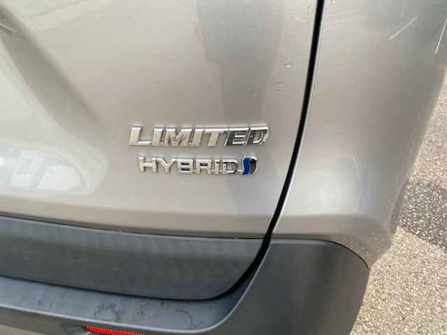 Used 2020 Toyota RAV4 Limited AWD/4WD image 30