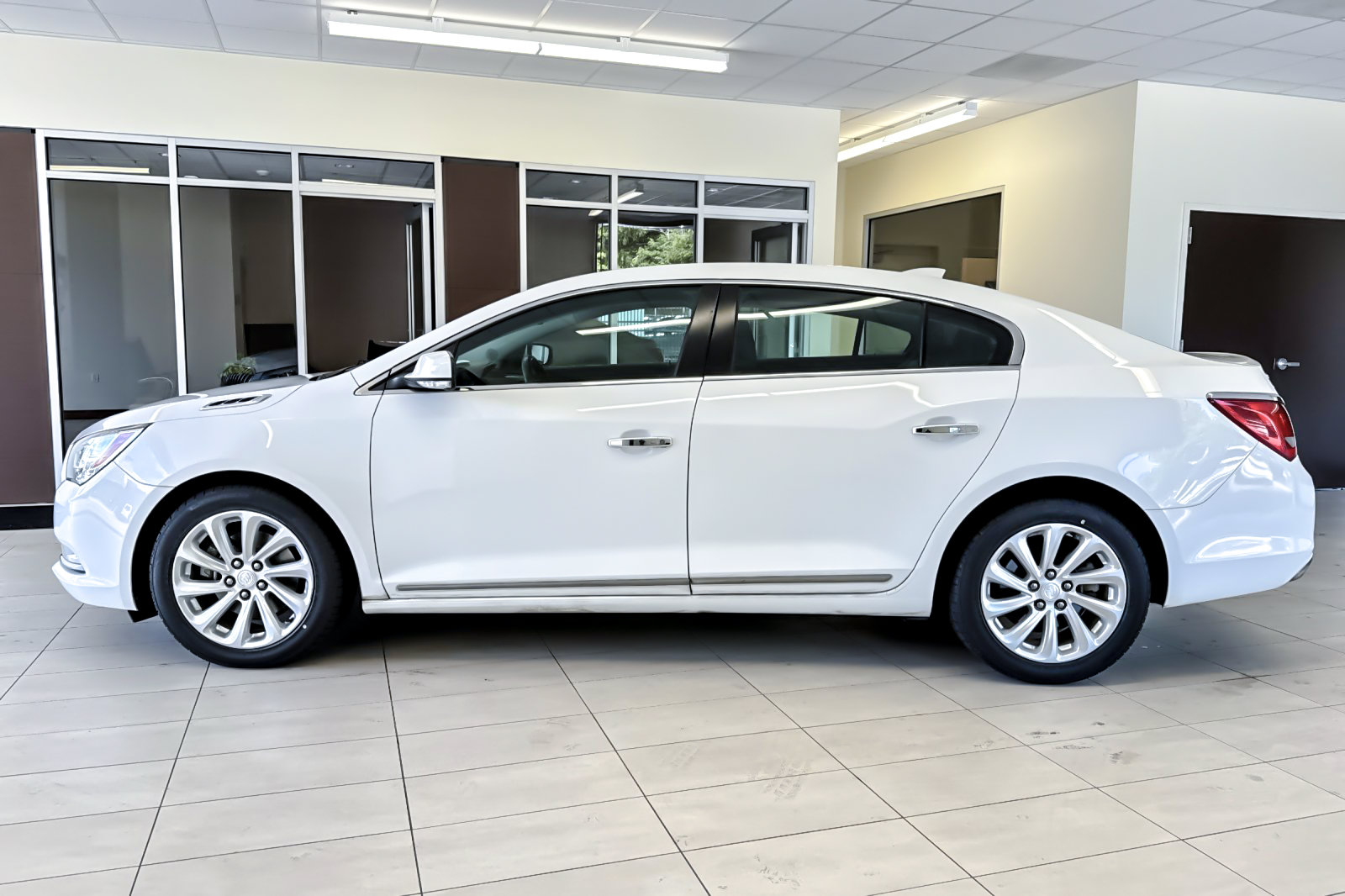 Used 2016 Buick LaCrosse Leather FWD image 7