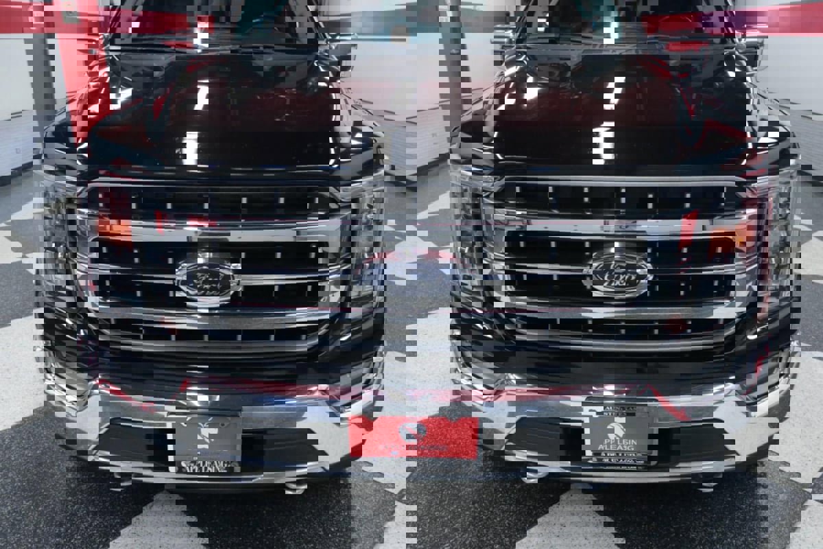 Used 2023 Ford F150 Lariat w/ FX4 Off-Road Package image 4