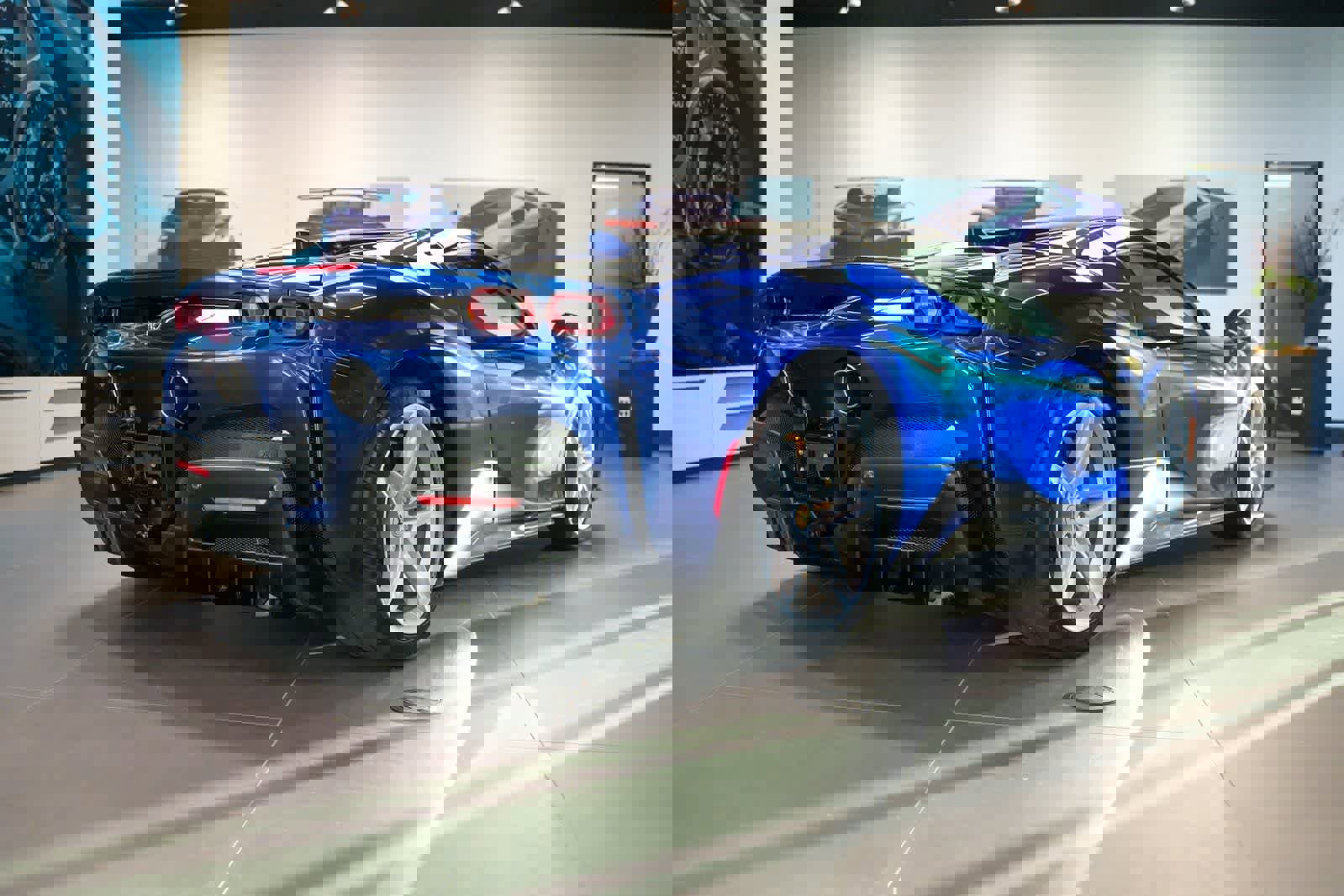 Used 2022 Ferrari SF90 Spider image 7