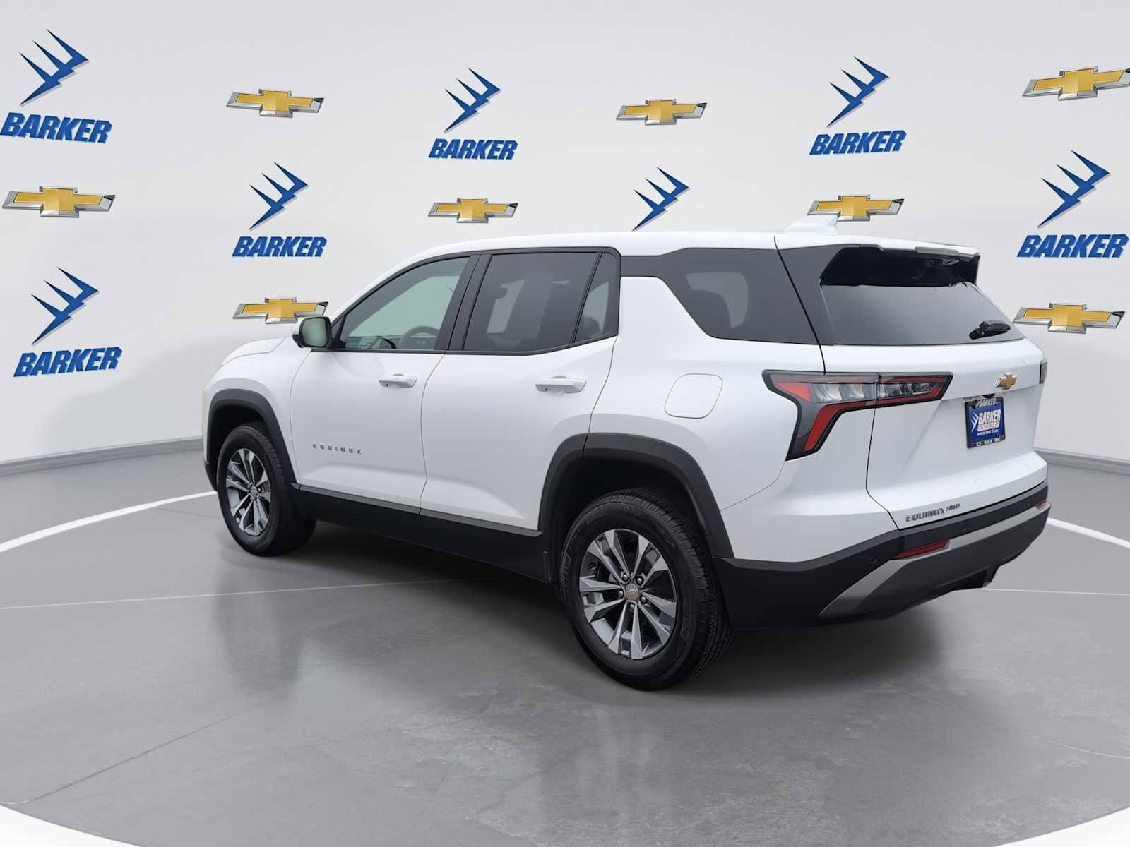 Used 2025 Chevrolet Equinox LT w/ Safety and Technology Package image 6