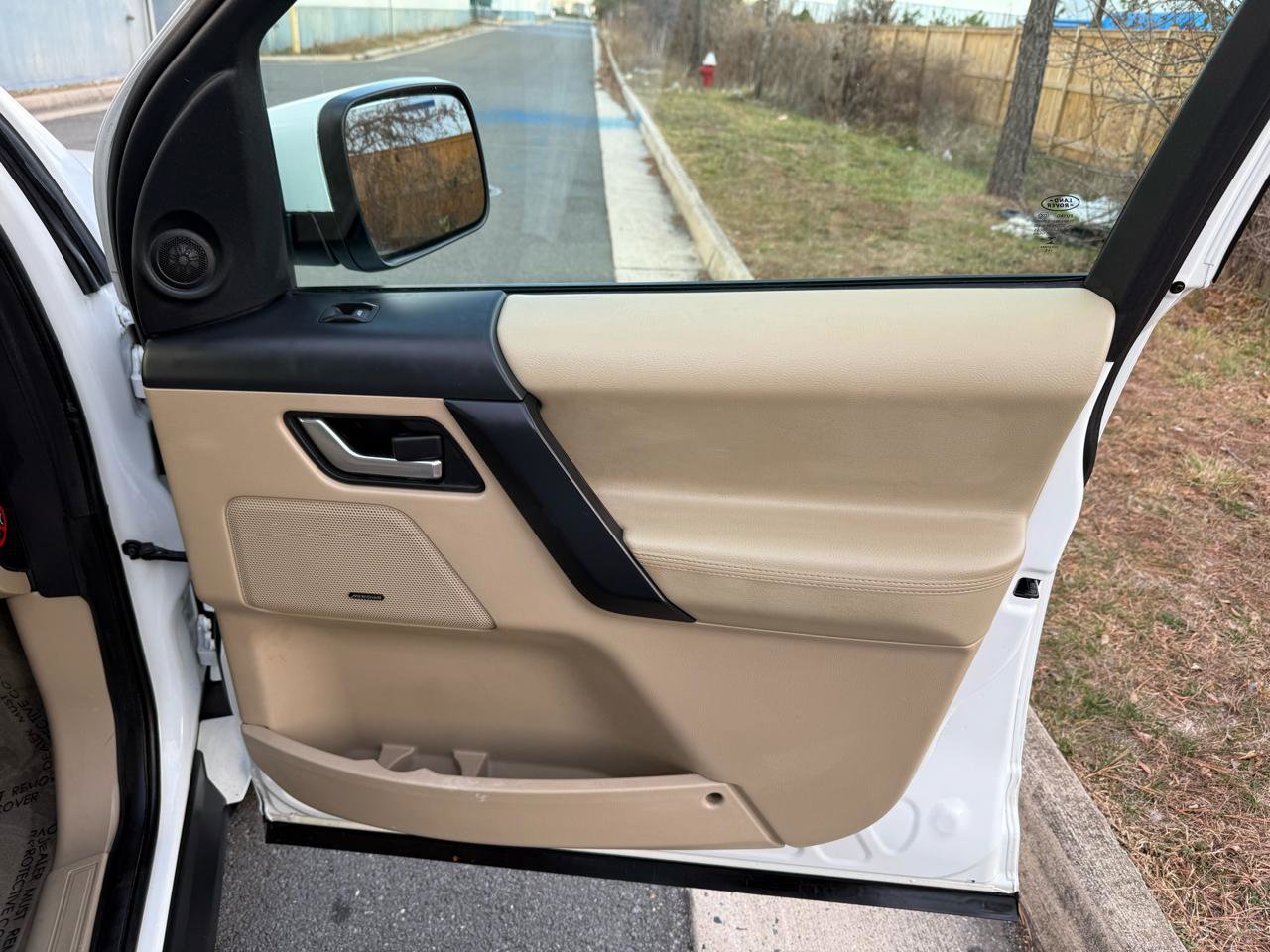 Used 2013 Land Rover LR2 image 24