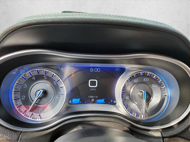 Used 2018 Chrysler 300 Limited RWD image 17