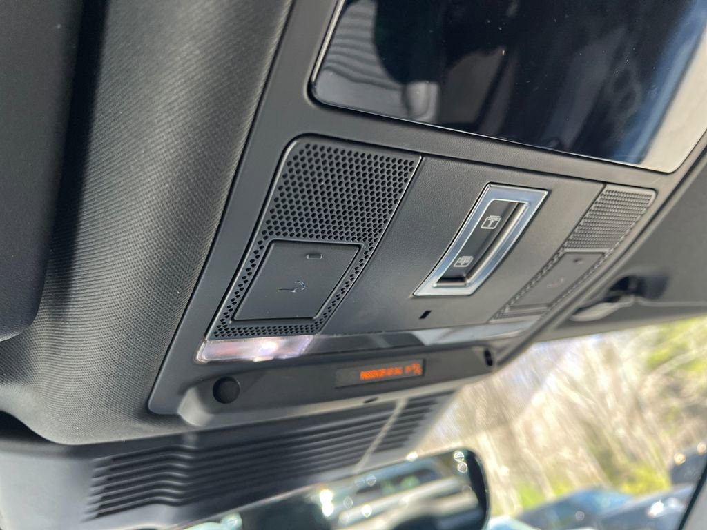 New 2025 Land Rover Discovery Sport Dynamic SE image 21