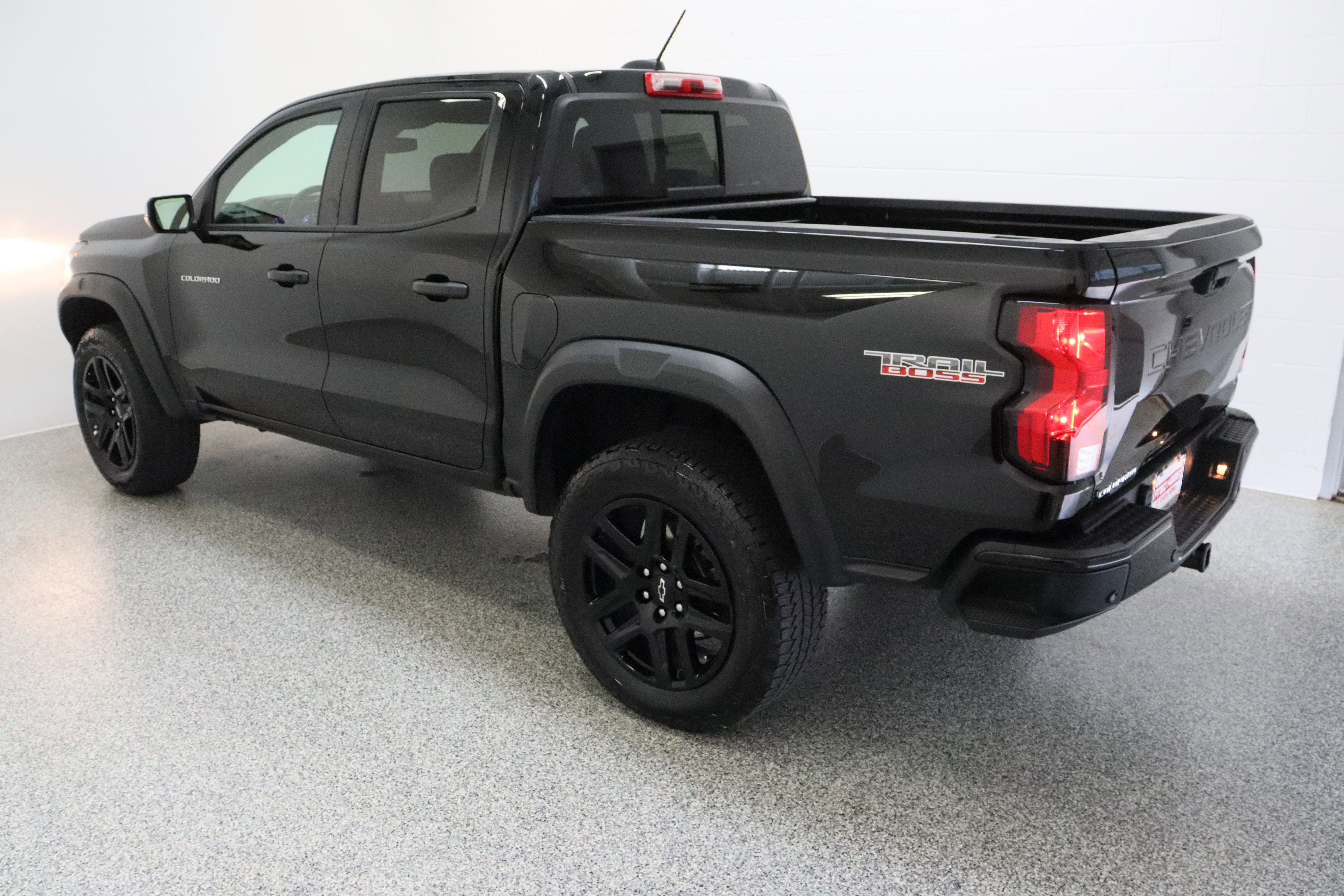 Used 2025 Chevrolet Colorado Trail Boss image 9