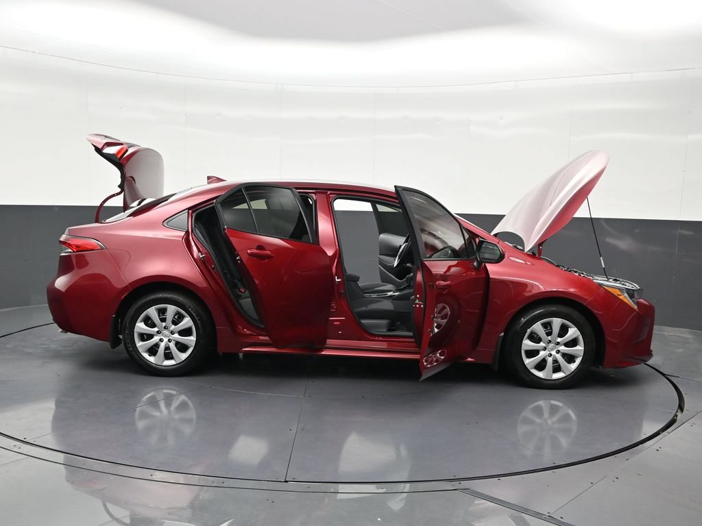 Used 2025 Toyota Corolla LE FWD image 34