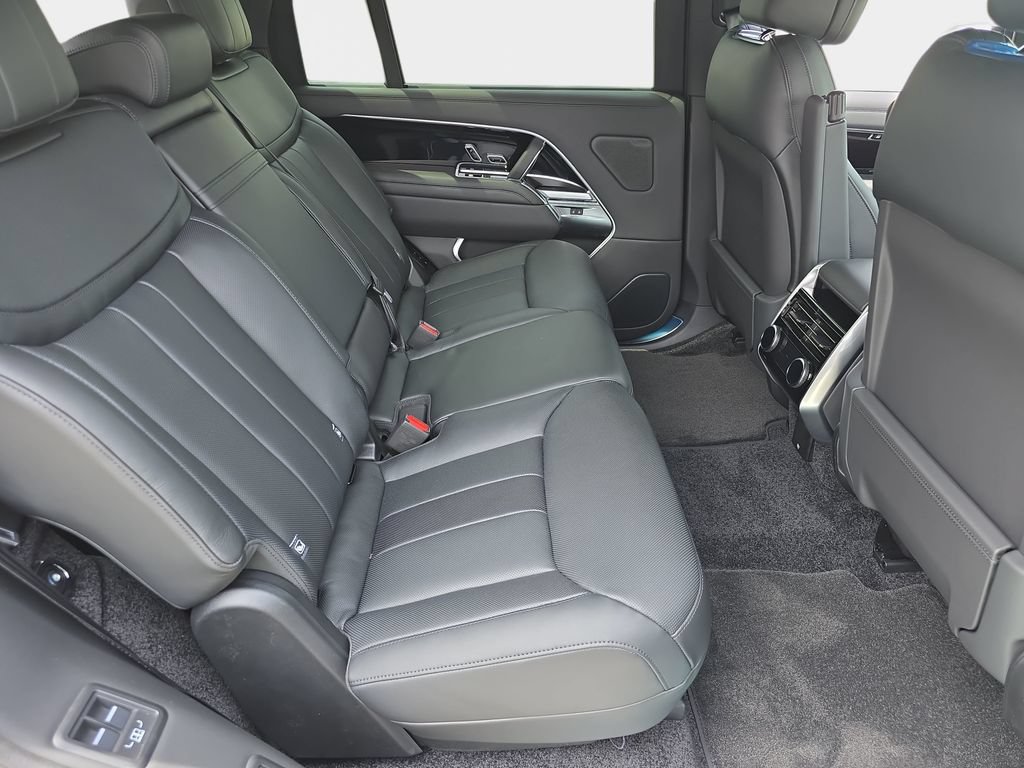 New 2026 Land Rover Range Rover Long Wheelbase SE AWD/4WD image 11
