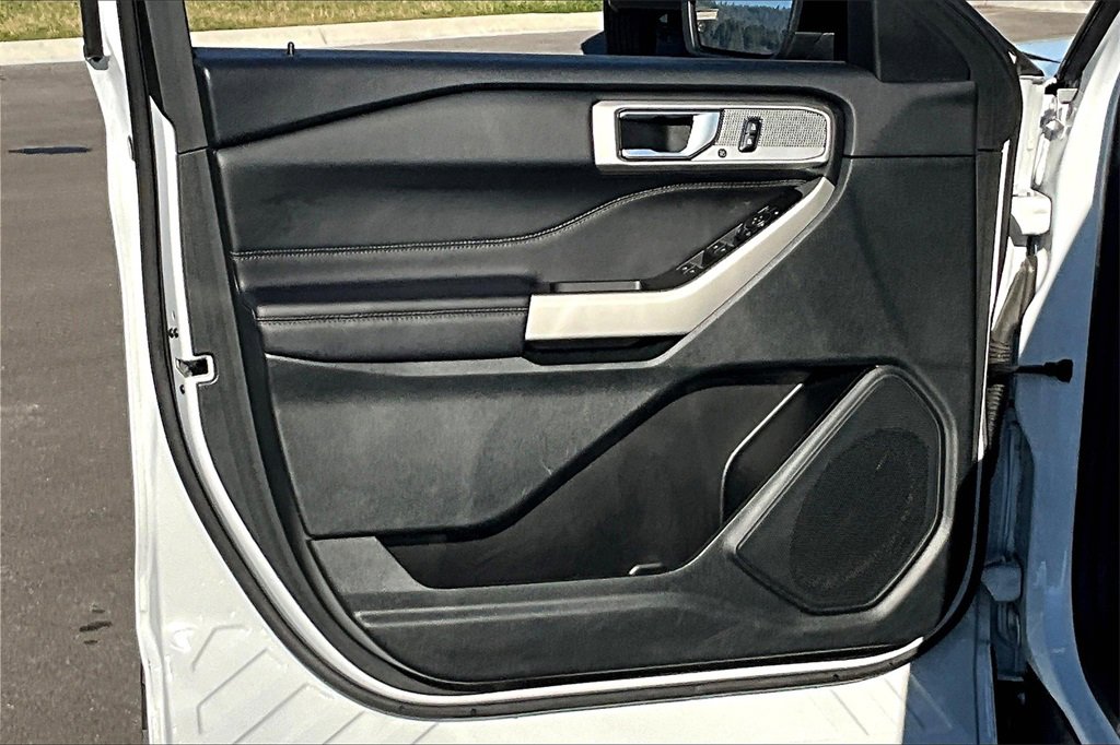 Used 2024 Ford Explorer Limited image 23