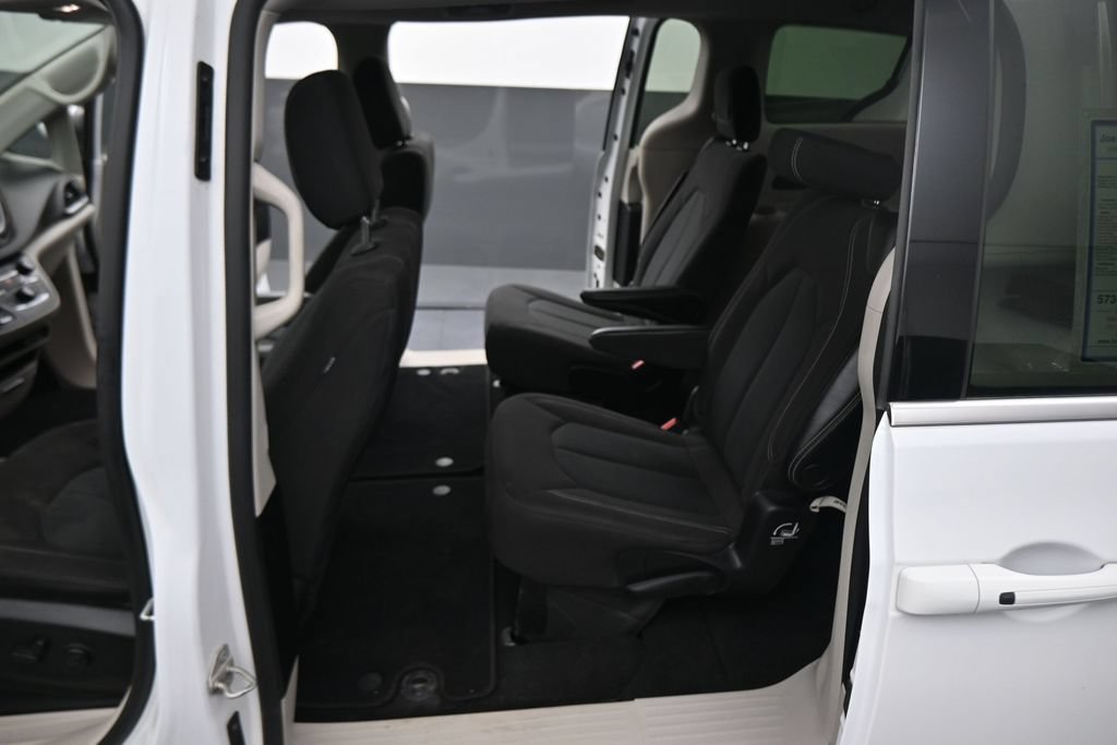Used 2022 Chrysler Voyager LX FWD image 41